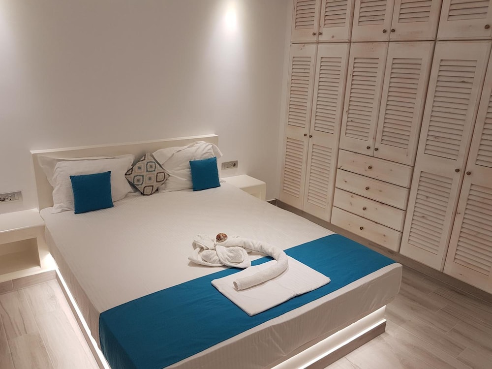 Casa Bella — Hotel rooms in Kamari, South Aegean
