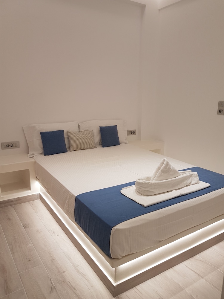 Casa Bella — Hotel rooms in Kamari, South Aegean