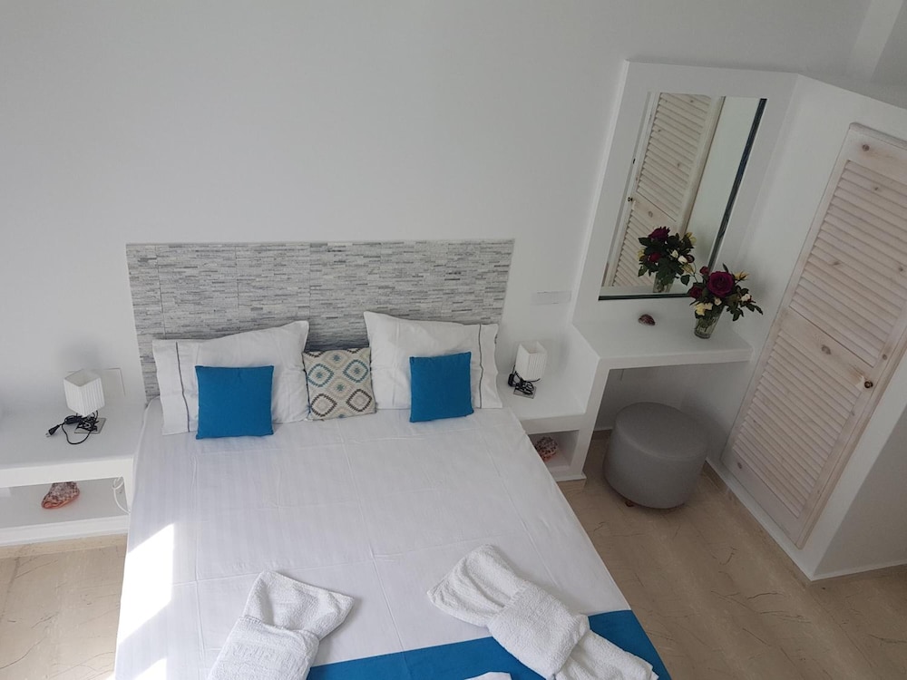 Casa Bella — Hotel rooms in Kamari, South Aegean