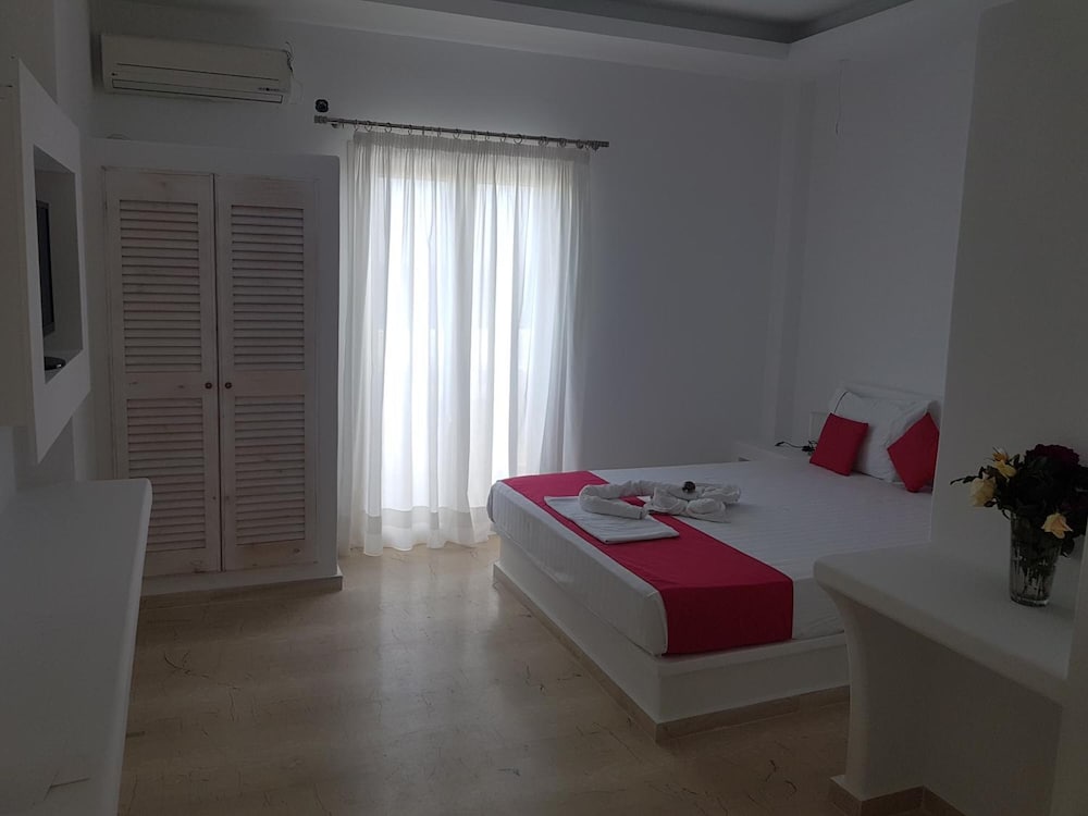 Casa Bella — Hotel rooms in Kamari, South Aegean