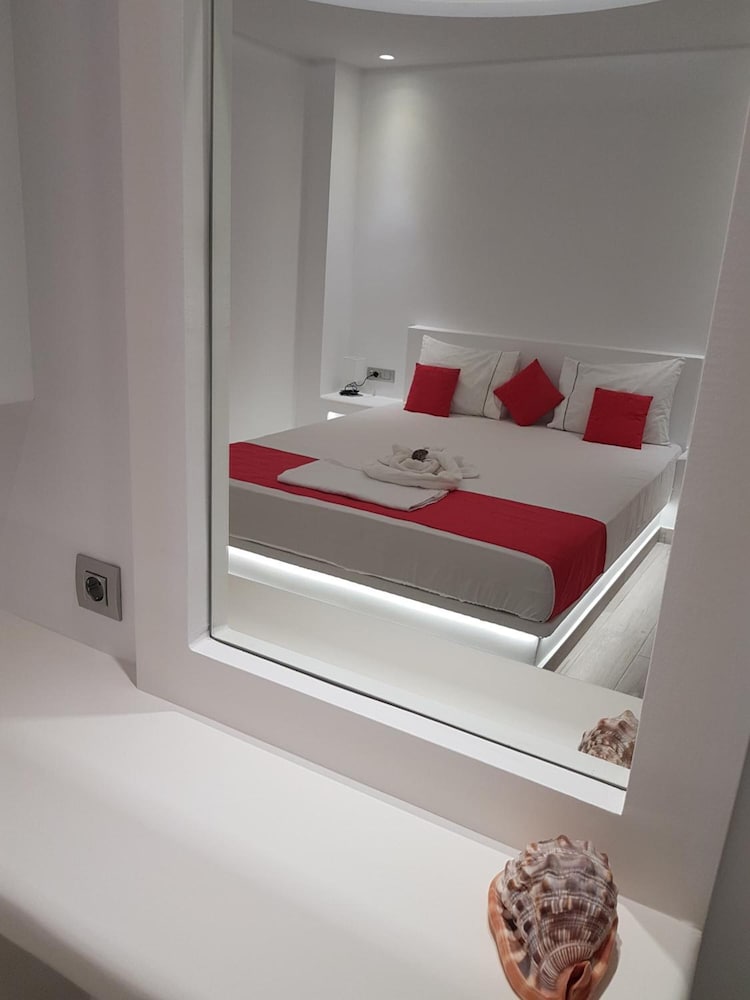 Casa Bella — Hotel rooms in Kamari, South Aegean