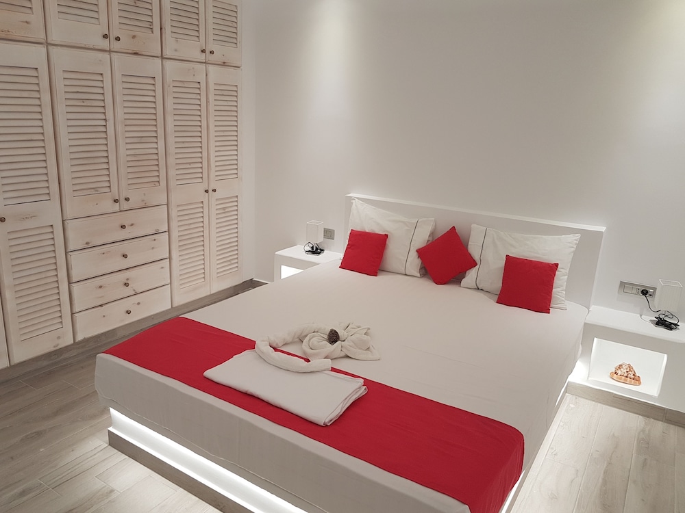 Casa Bella — Hotel rooms in Kamari, South Aegean