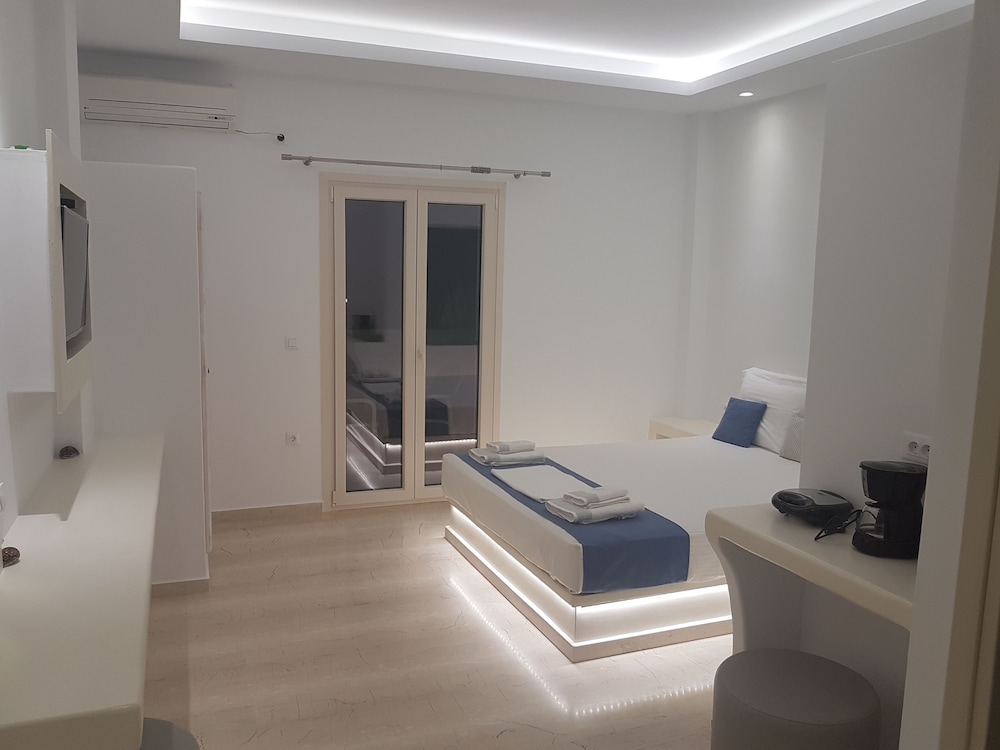 Casa Bella — Hotel rooms in Kamari, South Aegean