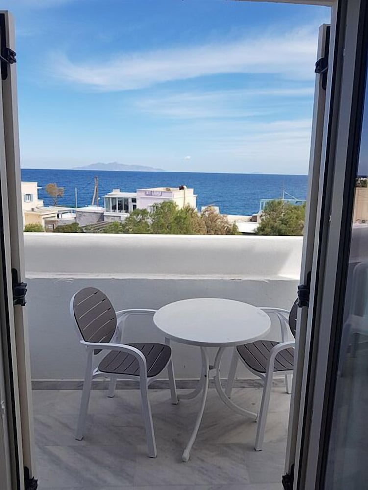Casa Bella — Hotel rooms in Kamari, South Aegean