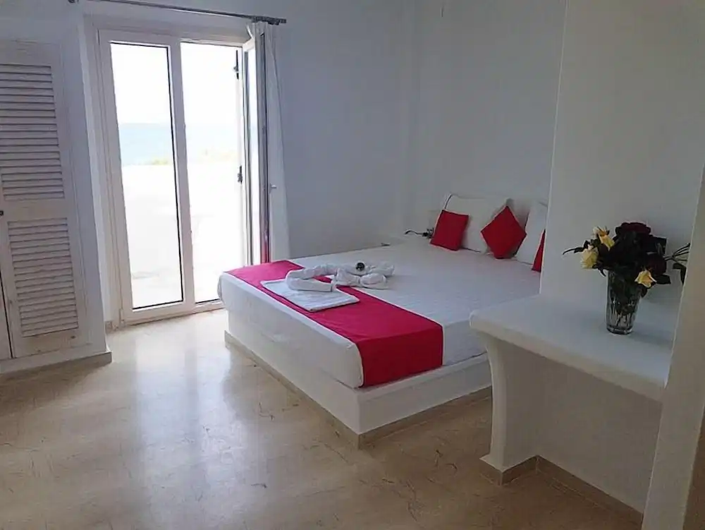 Casa Bella — Hotel rooms in Kamari, South Aegean