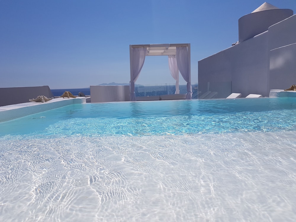 Casa Bella — Swimming pool in Kamari, South Aegean