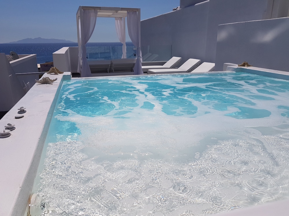 Casa Bella — Swimming pool in Kamari, South Aegean