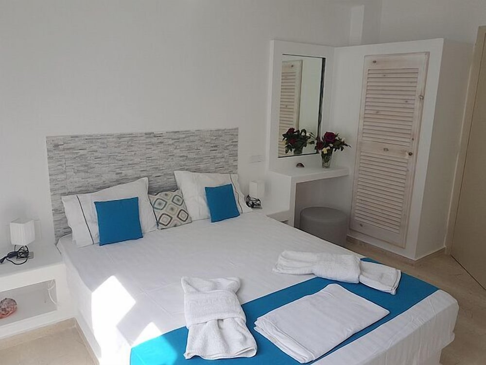 Casa Bella — Hotel rooms in Kamari, South Aegean