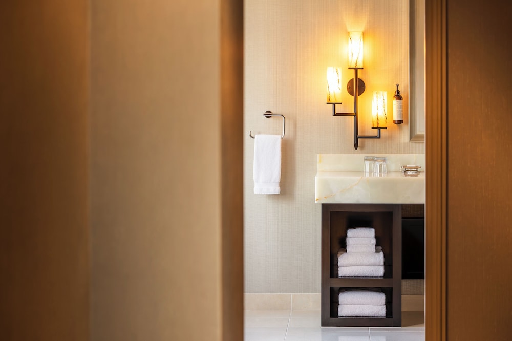 Fairmont Chicago at Millennium Park — Hotel rooms in Chicago, Illinois