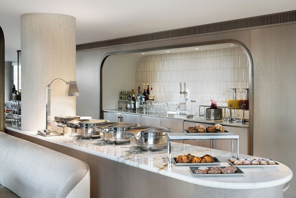 Fairmont Chicago at Millennium Park — Restaurant & bars in Chicago, Illinois