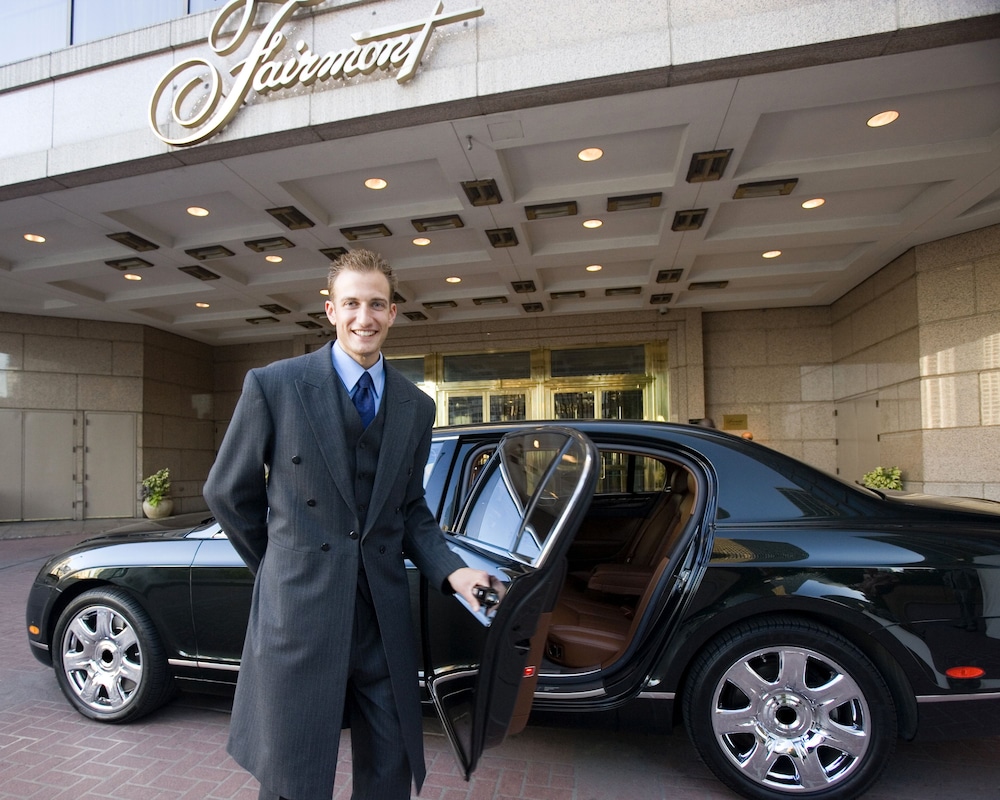 Fairmont Chicago at Millennium Park — Hotel building in Chicago, Illinois