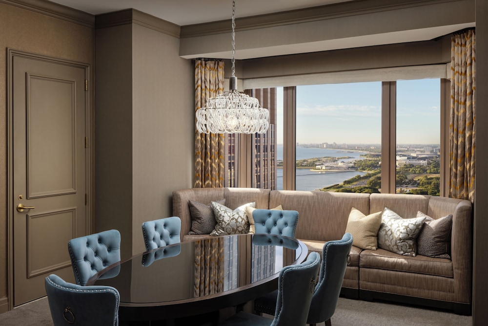Fairmont Chicago at Millennium Park — Hotel rooms in Chicago, Illinois