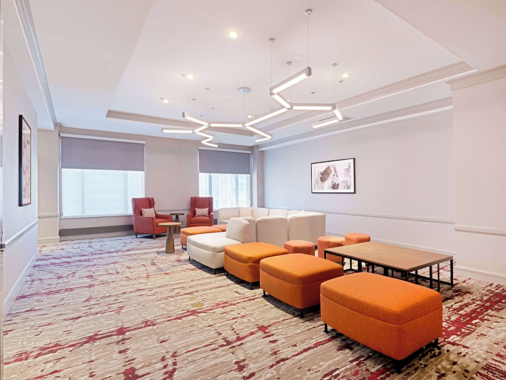 Hilton Garden Inn Chicago Downtown/Magnificent Mile — Restaurant & bars in Chicago, Illinois