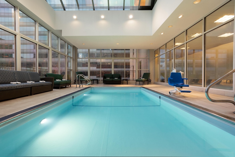 Hilton Garden Inn Chicago Downtown/Magnificent Mile — Swimming pool in Chicago, Illinois