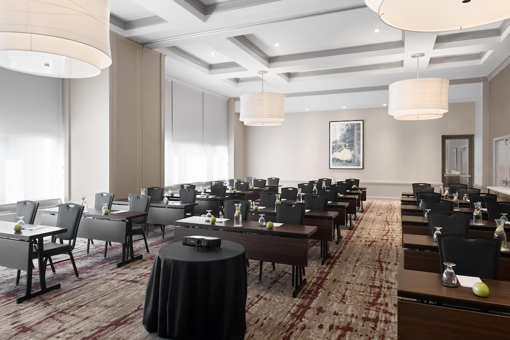 Hilton Garden Inn Chicago Downtown/Magnificent Mile — Hotel rooms in Chicago, Illinois