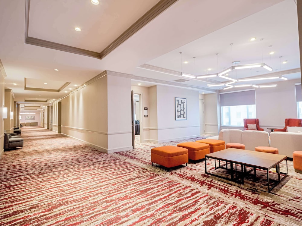 Hilton Garden Inn Chicago Downtown/Magnificent Mile — Hotel building in Chicago, Illinois