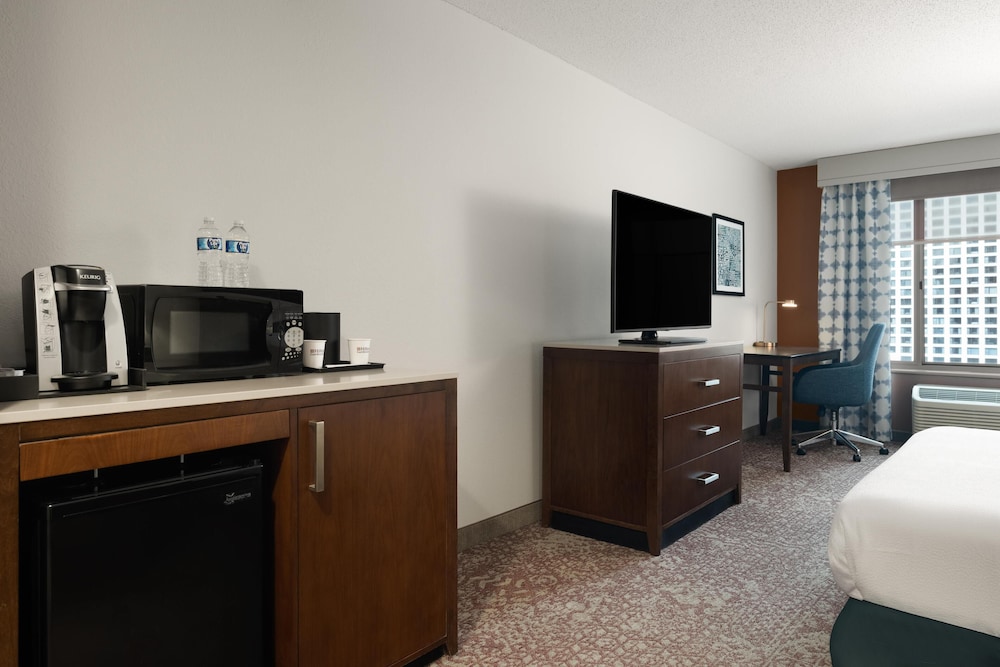 Hilton Garden Inn Chicago Downtown/Magnificent Mile — Hotel rooms in Chicago, Illinois