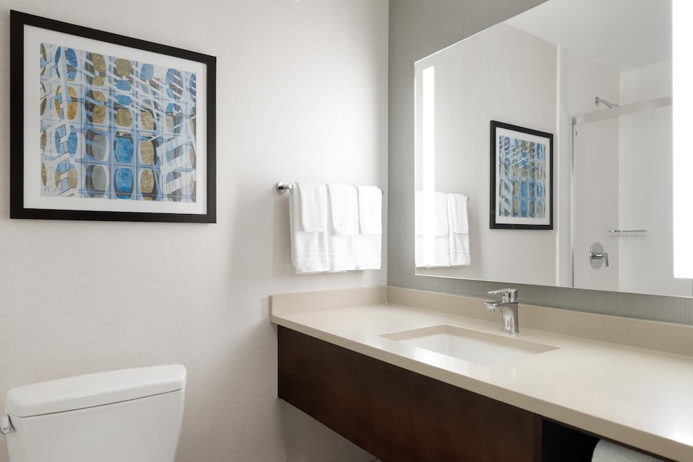 Hilton Garden Inn Chicago Downtown/Magnificent Mile — Hotel rooms in Chicago, Illinois
