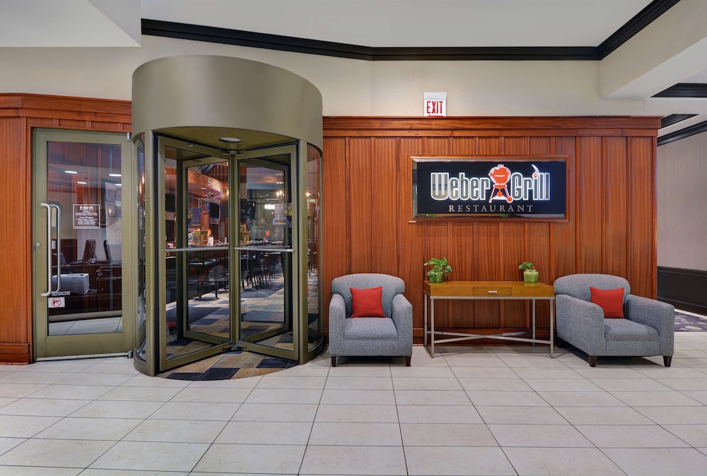 Hilton Garden Inn Chicago Downtown/Magnificent Mile — Restaurant & bars in Chicago, Illinois