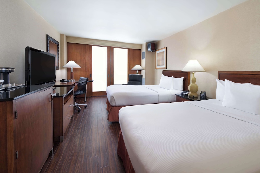 Hilton Chicago O'Hare Airport — Hotel rooms in Chicago, Illinois