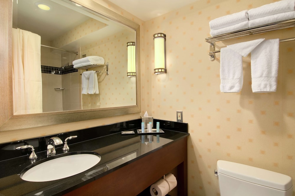 Hilton Chicago O'Hare Airport — Hotel rooms in Chicago, Illinois