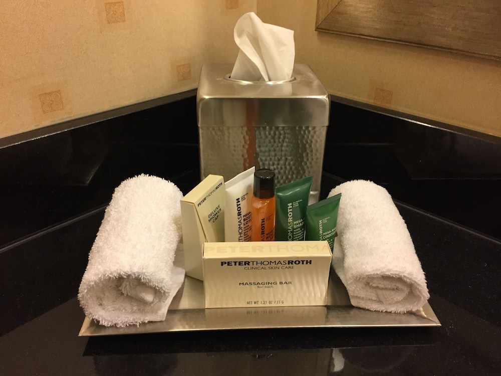 Hilton Chicago O'Hare Airport — Hotel rooms in Chicago, Illinois
