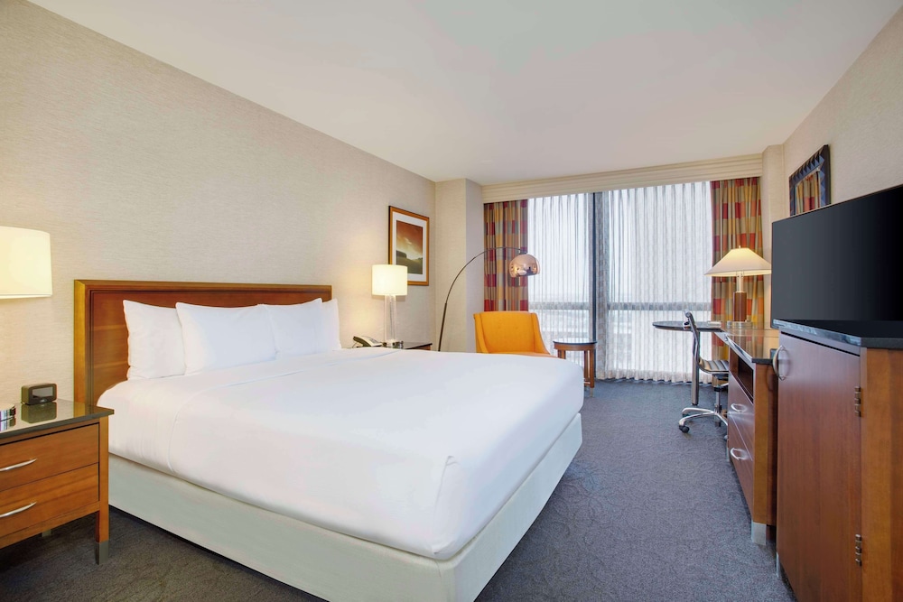 Hilton Chicago O'Hare Airport — Hotel rooms in Chicago, Illinois