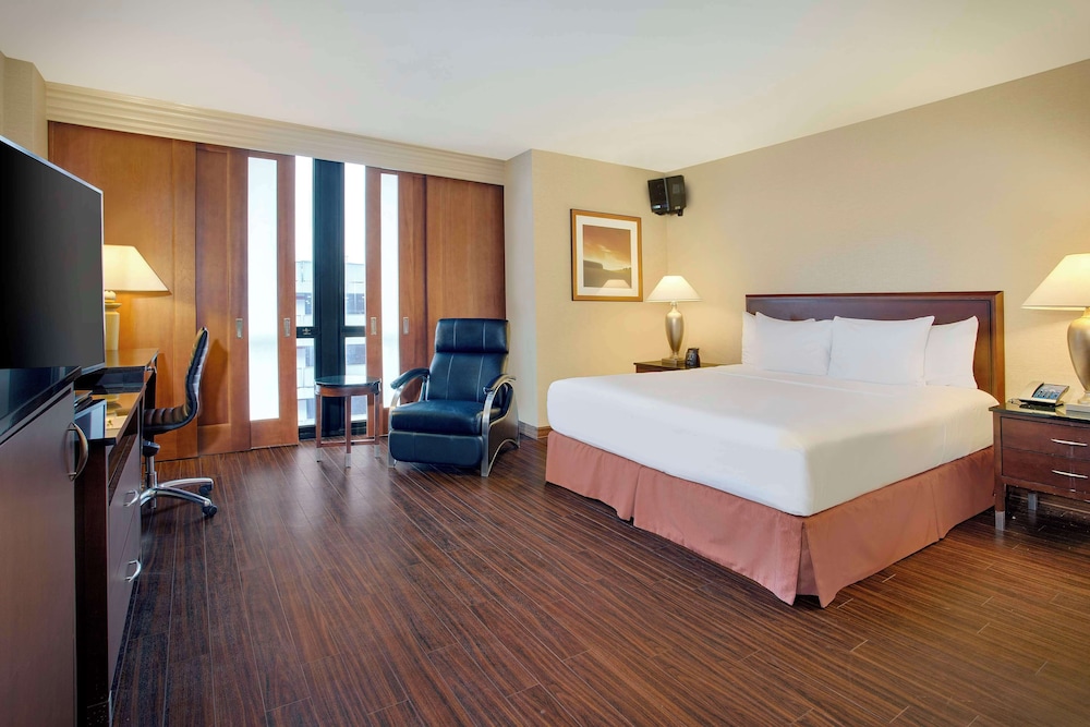 Hilton Chicago O'Hare Airport — Hotel rooms in Chicago, Illinois