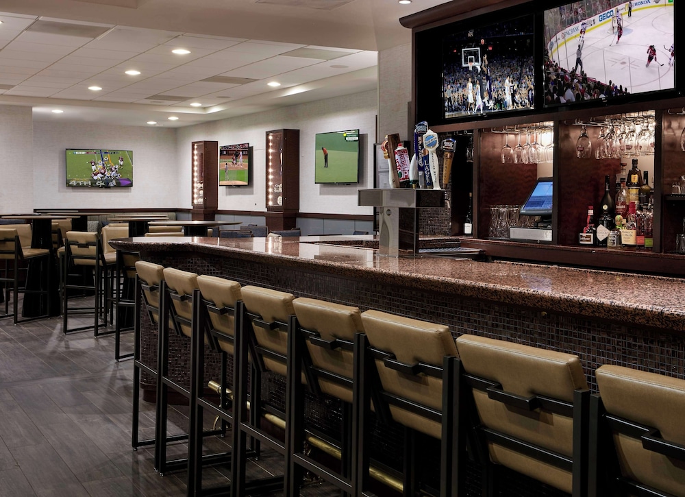 Hilton Chicago O'Hare Airport — Restaurant & bars in Chicago, Illinois