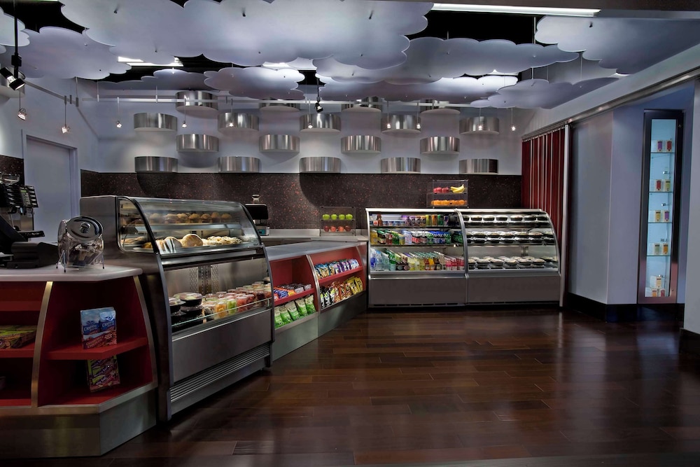Hilton Chicago O'Hare Airport — Restaurant & bars in Chicago, Illinois