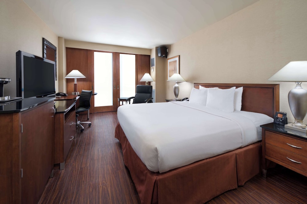Hilton Chicago O'Hare Airport — Hotel rooms in Chicago, Illinois