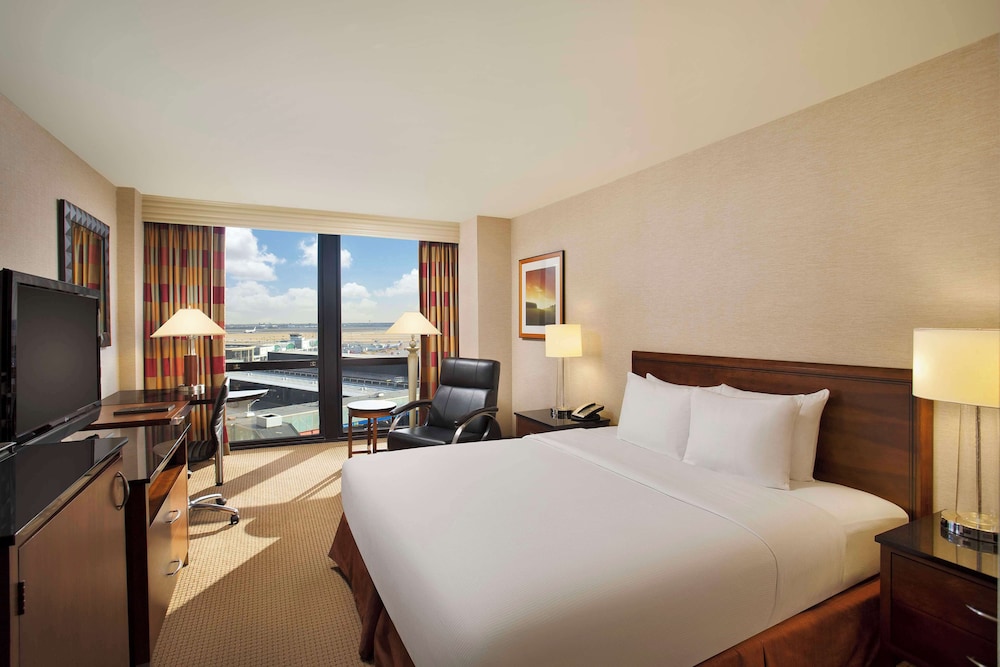 Hilton Chicago O'Hare Airport — Hotel rooms in Chicago, Illinois