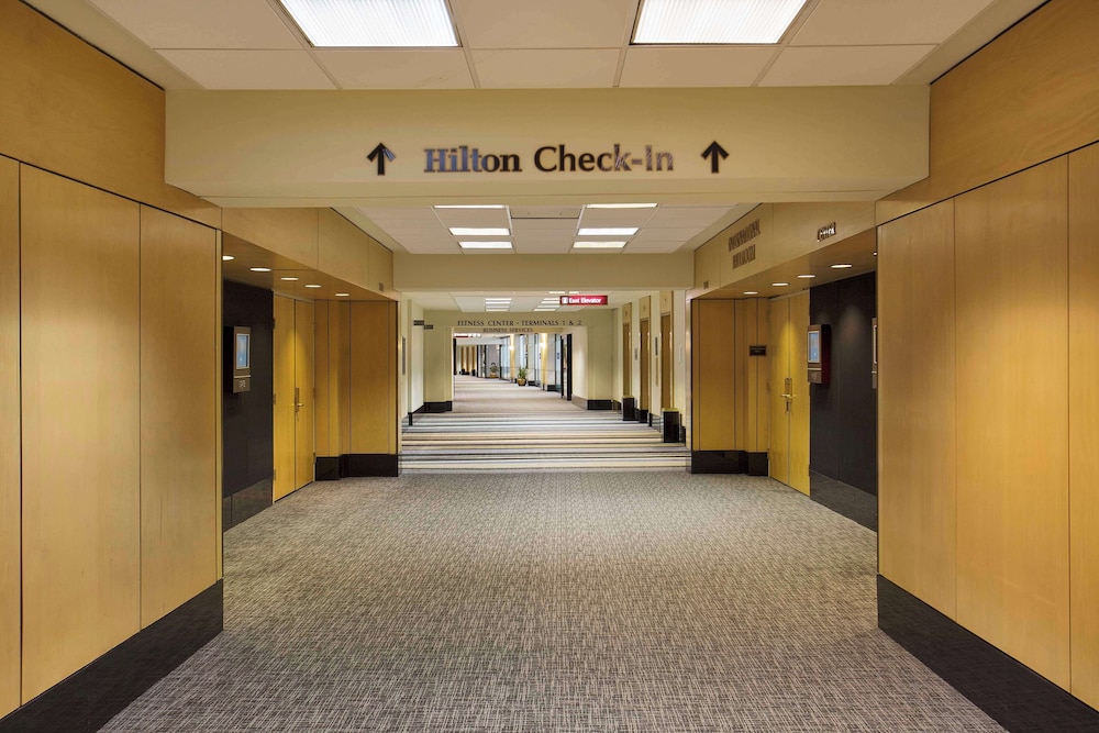 Hilton Chicago O'Hare Airport — Hotel building in Chicago, Illinois