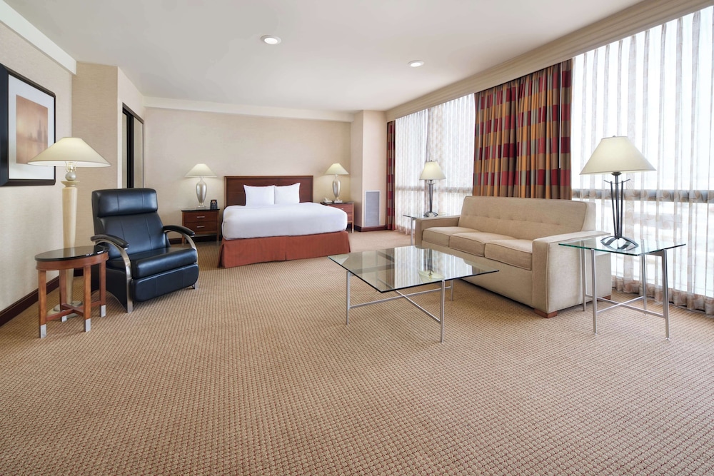 Hilton Chicago O'Hare Airport — Hotel rooms in Chicago, Illinois