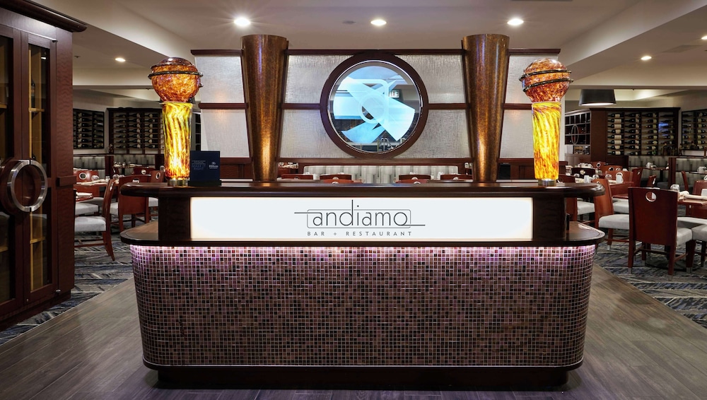 Hilton Chicago O'Hare Airport — Restaurant & bars in Chicago, Illinois