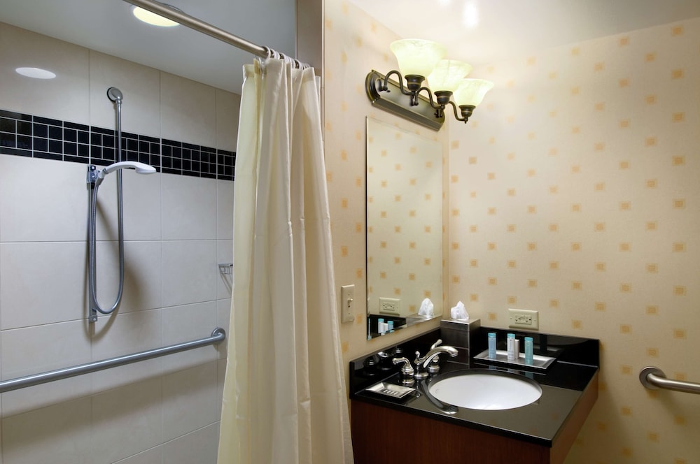 Hilton Chicago O'Hare Airport — Hotel rooms in Chicago, Illinois