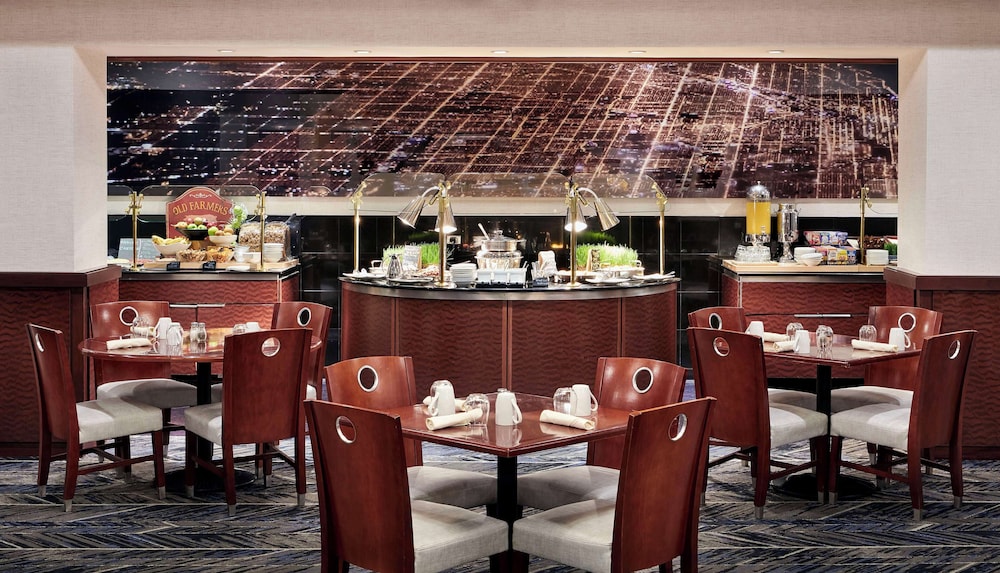 Hilton Chicago O'Hare Airport — Restaurant & bars in Chicago, Illinois