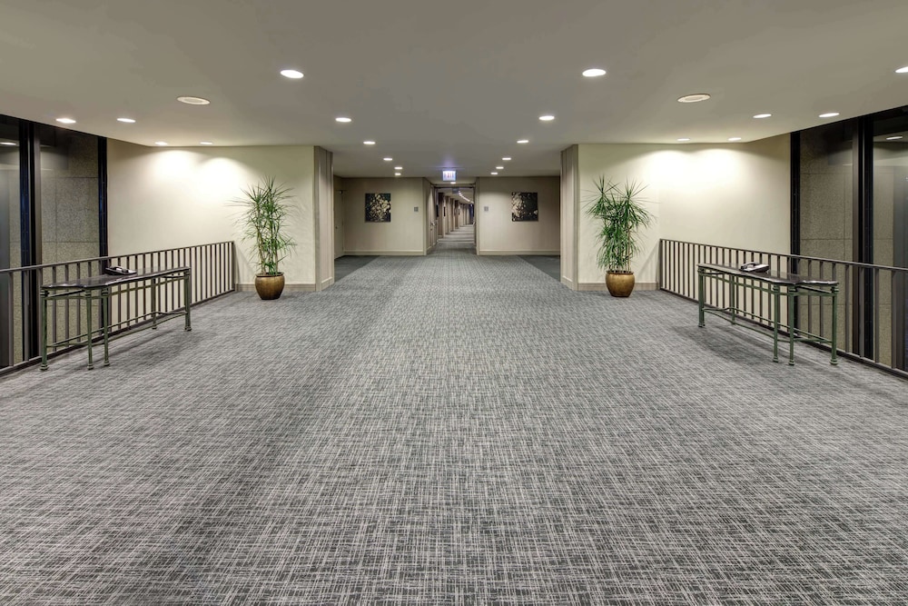 Hilton Chicago O'Hare Airport — Hotel building in Chicago, Illinois