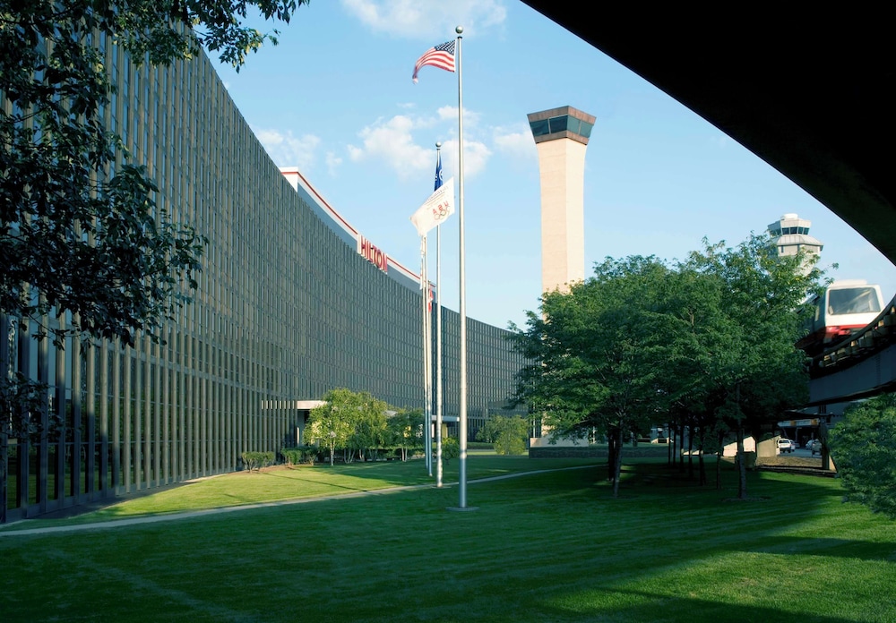 Hilton Chicago O'Hare Airport — Hotel building in Chicago, Illinois