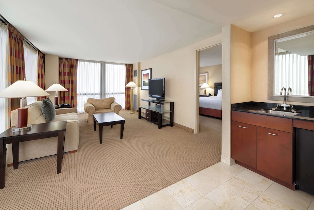 Hilton Chicago O'Hare Airport — Hotel rooms in Chicago, Illinois