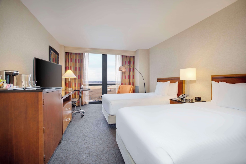 Hilton Chicago O'Hare Airport — Hotel rooms in Chicago, Illinois