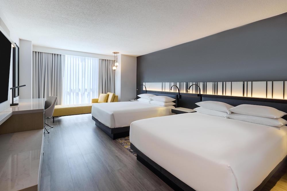 Hyatt Regency Chicago — Hotel rooms in Chicago, Illinois