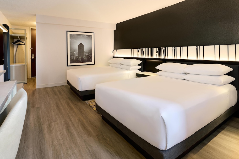 Hyatt Regency Chicago — Hotel rooms in Chicago, Illinois