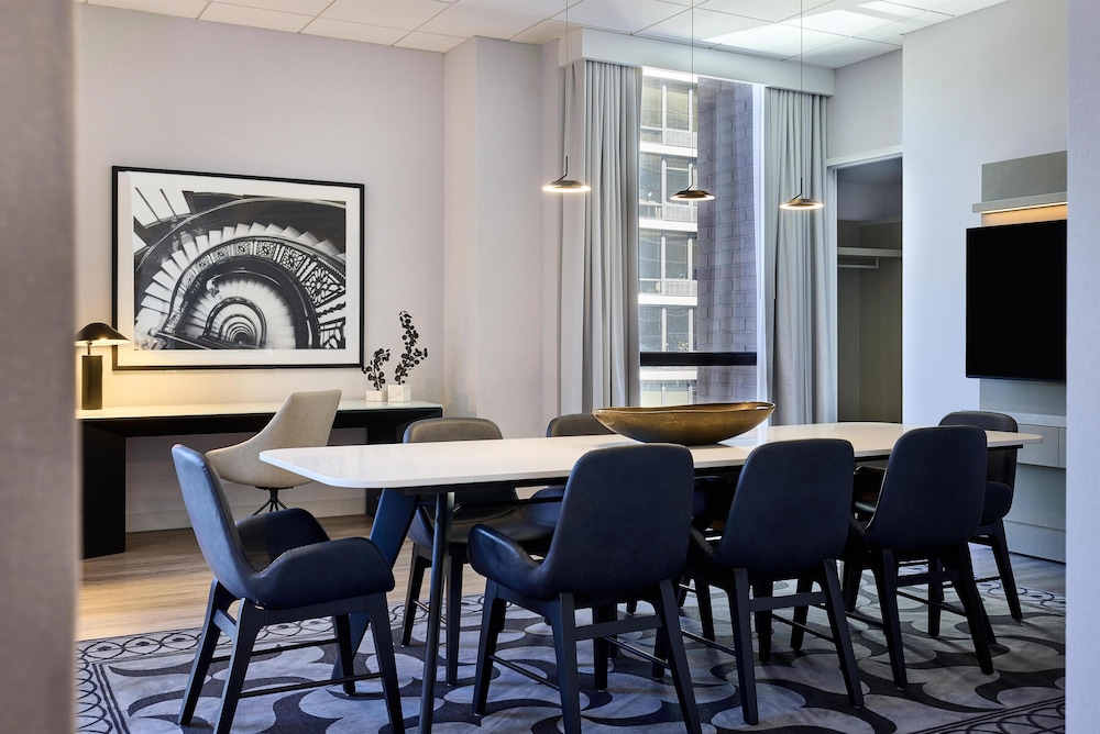 Hyatt Regency Chicago — Restaurant & bars in Chicago, Illinois