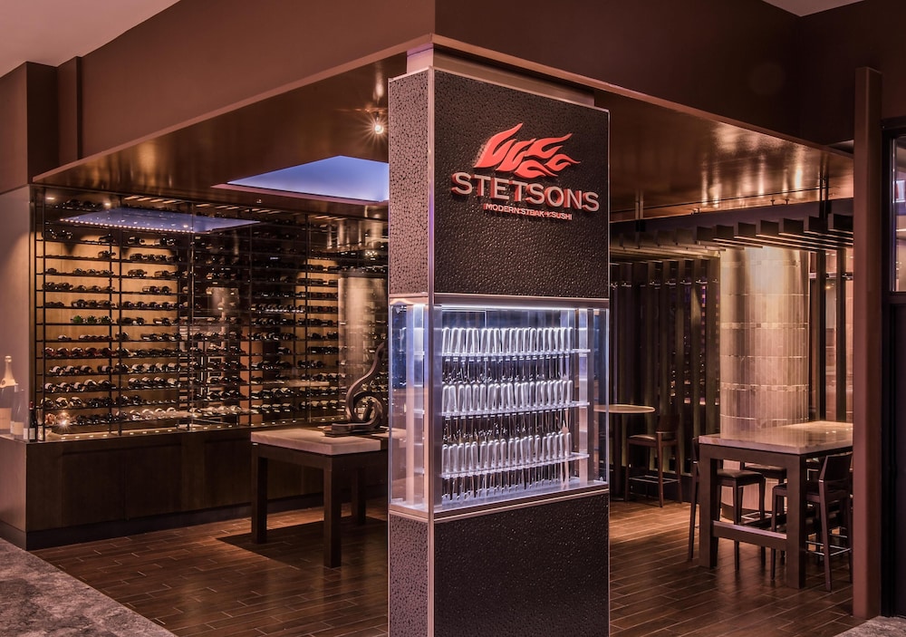 Hyatt Regency Chicago — Restaurant & bars in Chicago, Illinois