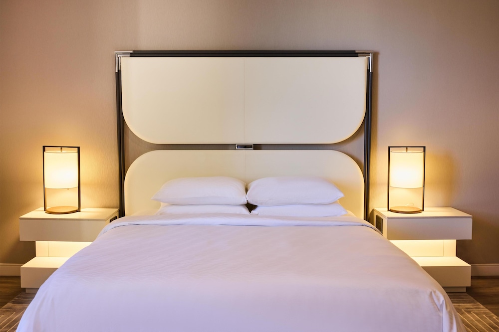 Hyatt Regency Chicago — Hotel rooms in Chicago, Illinois