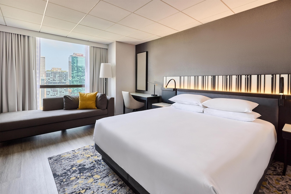 Hyatt Regency Chicago — Hotel rooms in Chicago, Illinois