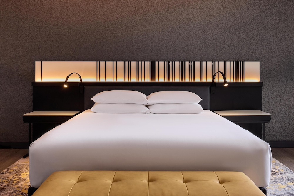 Hyatt Regency Chicago — Hotel rooms in Chicago, Illinois