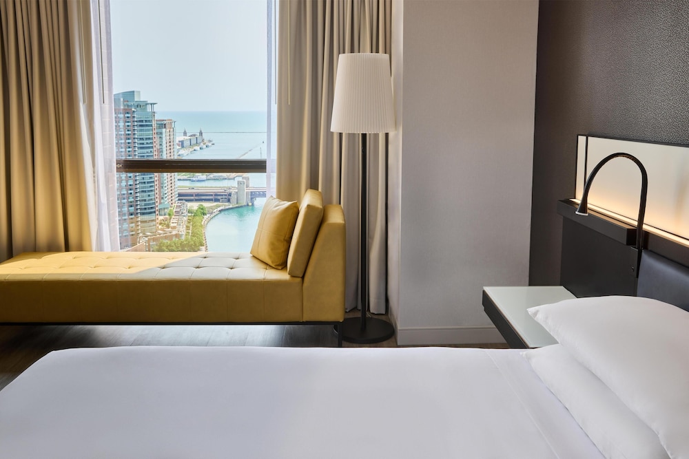 Hyatt Regency Chicago — Hotel rooms in Chicago, Illinois