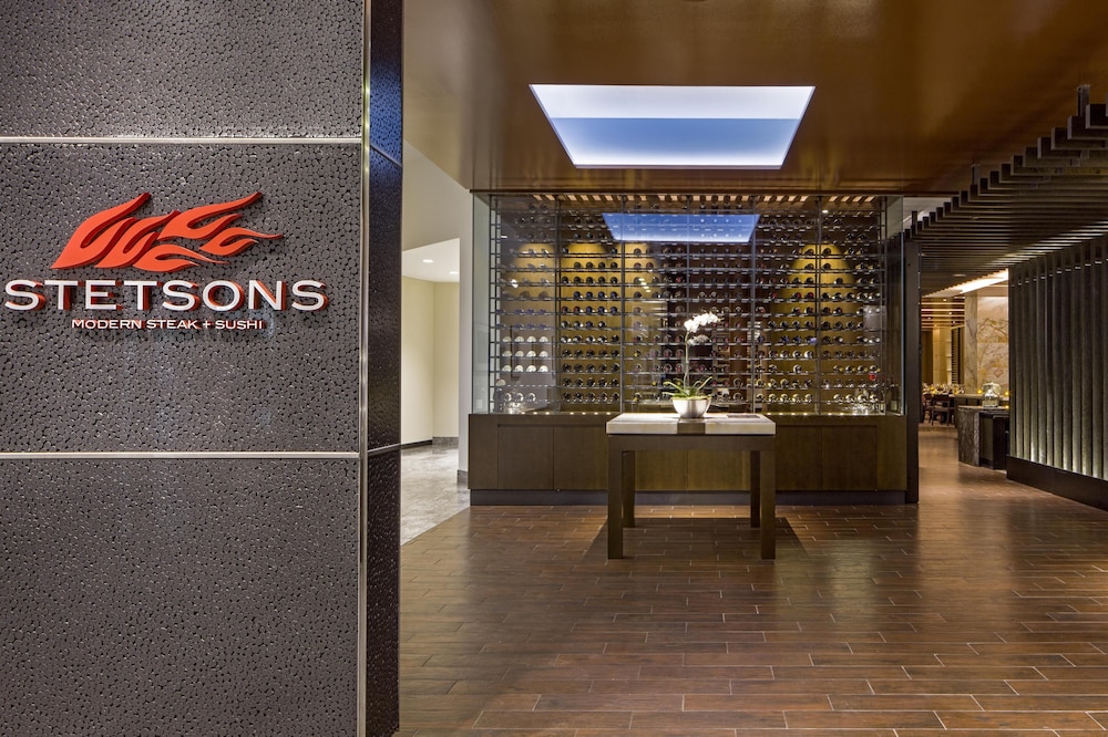 Hyatt Regency Chicago — Restaurant & bars in Chicago, Illinois